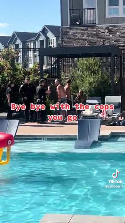 Karen goes crazy at pool 😵‍💫