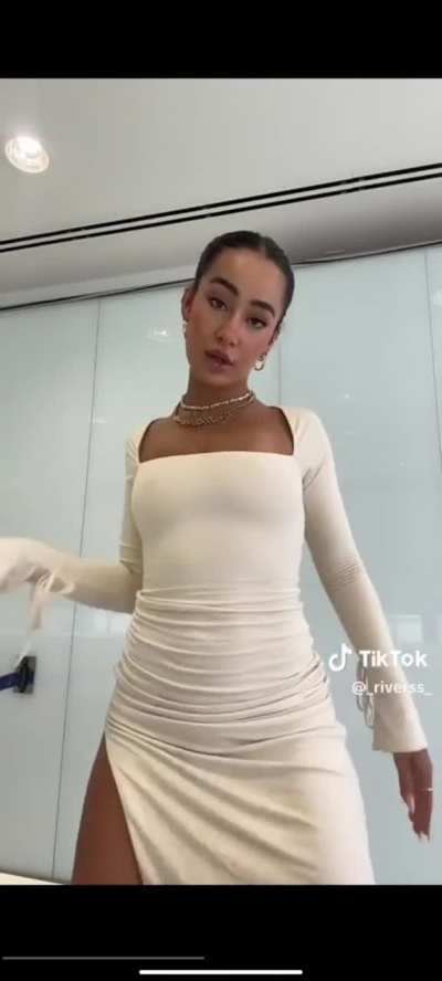 Marina rivers se le transparentan las tetas 🔥🍒