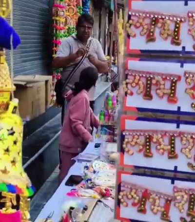 Viral: Papa can’t speak, but his daughter runs the shop helping him every day