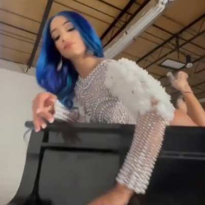 rock fucking hard for Sasha Banks right now