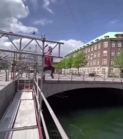 HMB while I play uncharted irl