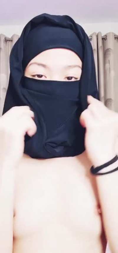 Skinny Muslim boobs