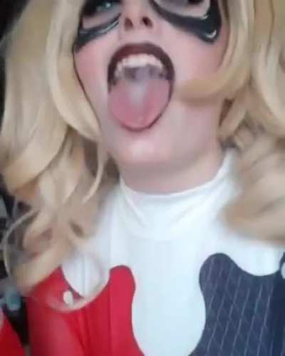 @Myti<wbr>vatio<wbr>nCosp<wbr>lay as Harley Quinn.