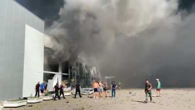 More video after a Russian missile hit a shopping center in Kremenchug, Ukraine