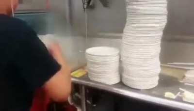 Ninja skill of arranging plates!