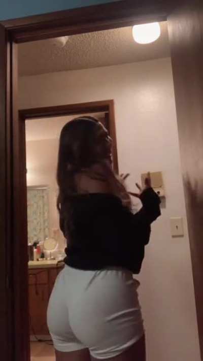 🍑👀
