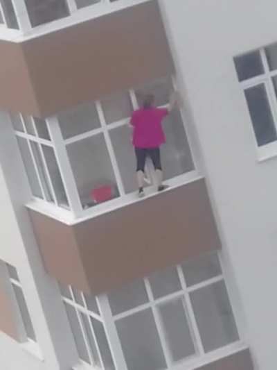 She is one bold window lady