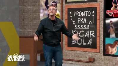 Craque Neto dando a letra