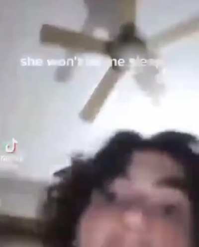 •_•