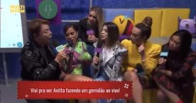 Anitta gemendo