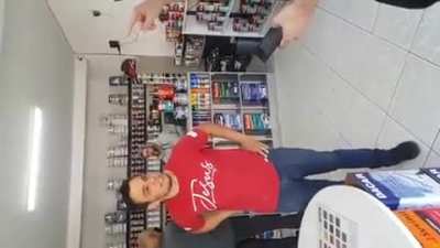 é ele