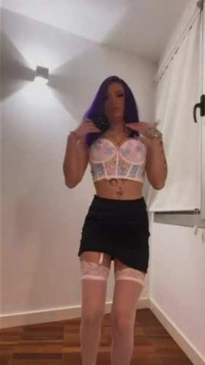 Twerking in style, even with your skirt hiked up