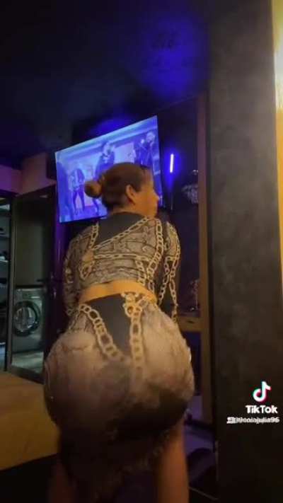 Just look at her ass !!!!