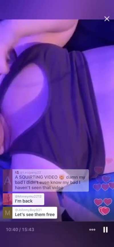 She Got Mad She Got Posted In This Commu<wbr>nity.<wbr>Then,<wbr>Proce<wbr>eds To Show Her Tits