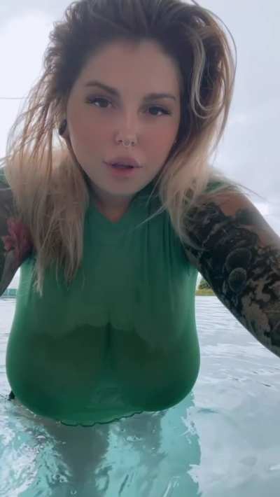 Born udder a lucky star with these boobs