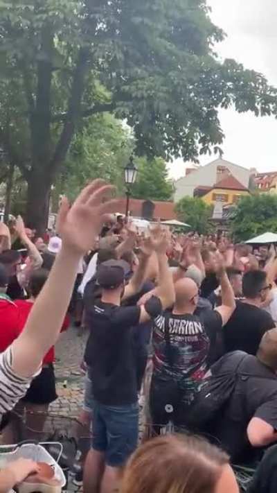 Nyomorék fideszesek így járatnak le minket Németországban..
