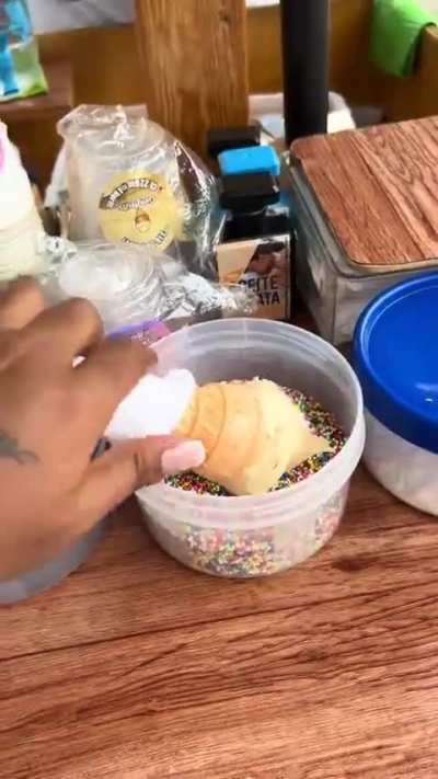 Мороженое со вкусом диареи.