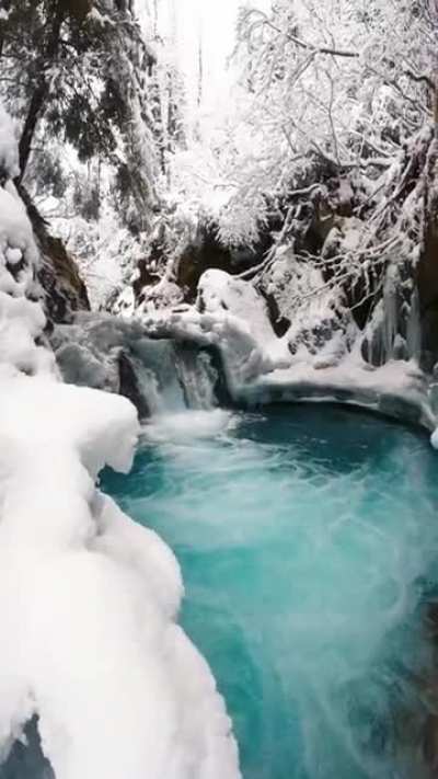 🔥 This Icy River in Alaska (credit: John Derting)