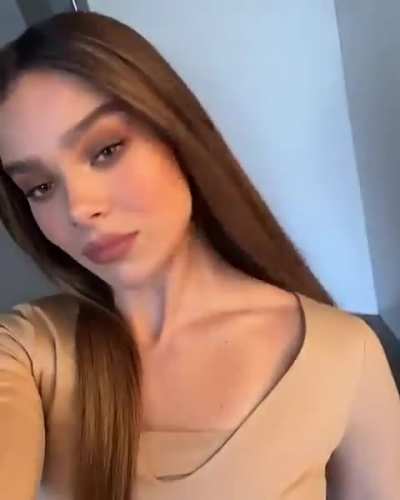 Hailee Steinfeld 