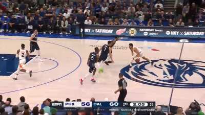 [Highlight] Kyrie Irving with a violent foul on Devin Booker in transition