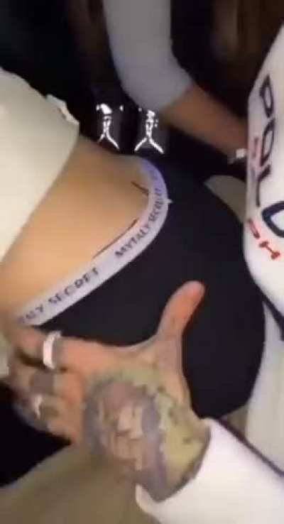 👀
