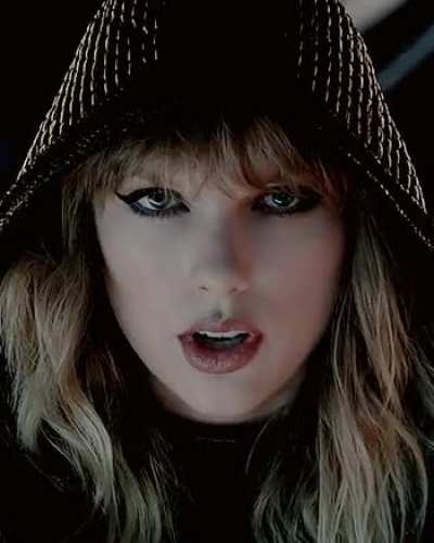 those lips are insane
