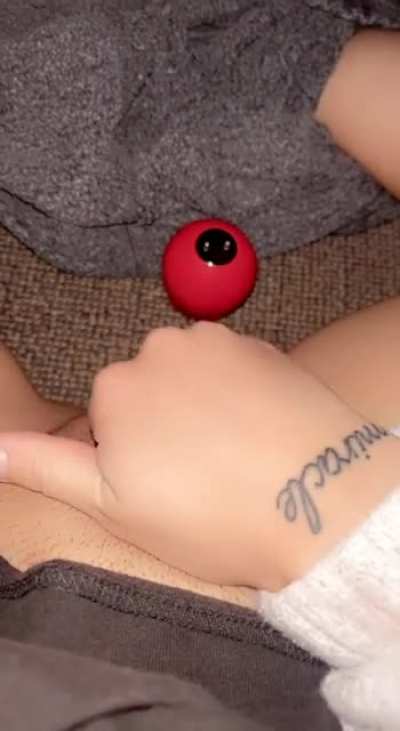 It makes me soooo wet thinking about redditors using me to cum