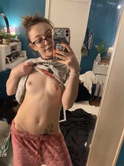 Good news: You have a friend who sends you nudes! Bad news: She's a 95lb flat-chested nerd 😭