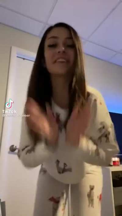 Slo-mo @kass<wbr>andra<wbr>amber