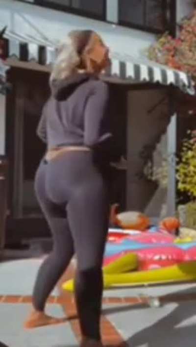 That Ass Makes me Go Crazy 🍑🤤
