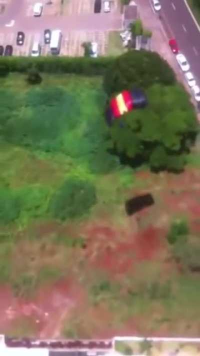 This guy literally bought a parachute on the internet and tried to jump from his own apartment. The crying woman in the end is his wife saying: 