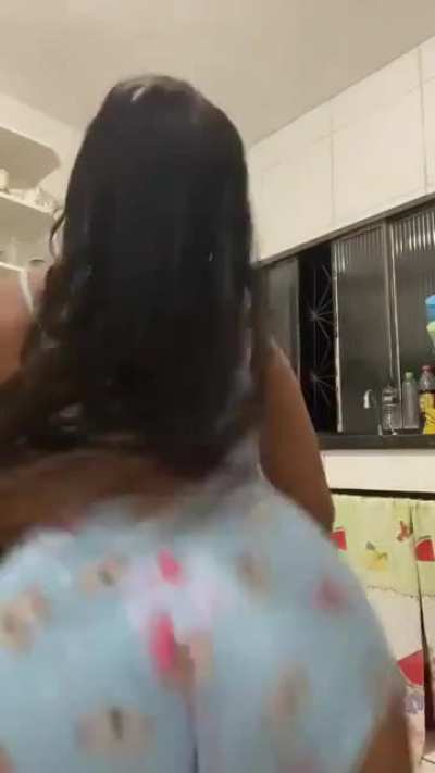 Rebolando de shortinho