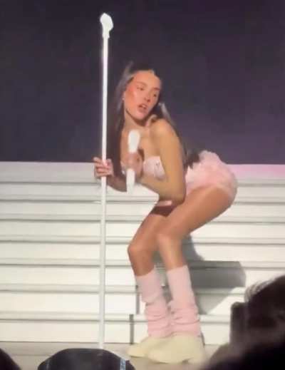Throbbing hard since I saw Madison Beer like this