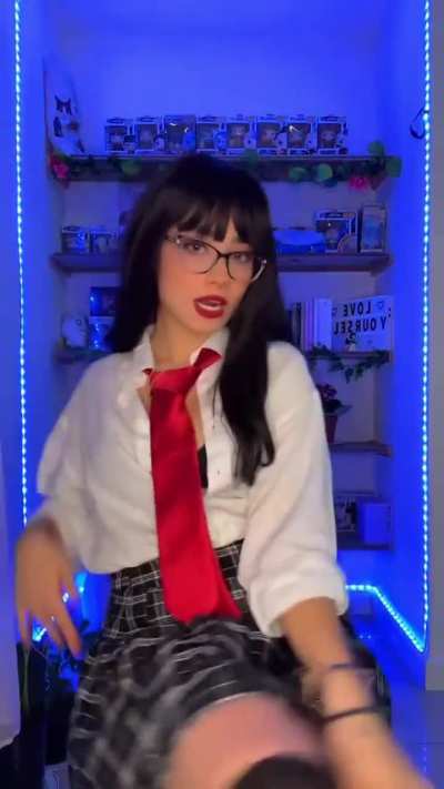 🍒🧍‍♀️🥵
