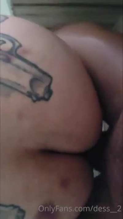 Instagram slut @dessd__2 has threesome with 2 Black men 👀🍑🍆