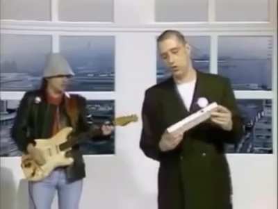 This bizarre song never fails to make me laugh at the absurdity. Da da da. Da da da.