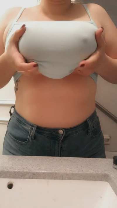 I love showing off my tits 😍😈 [drop]