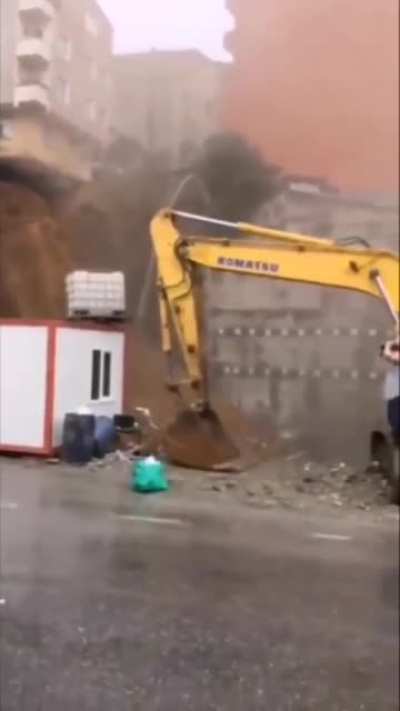 Poor escavator