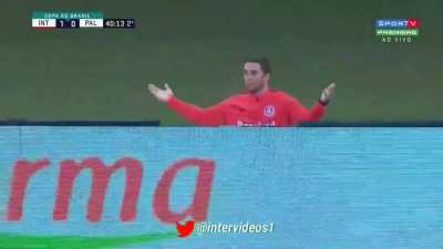 Relembrando o dia que o gandula do Inter cavou um cartão amarelo para o jogador adversário