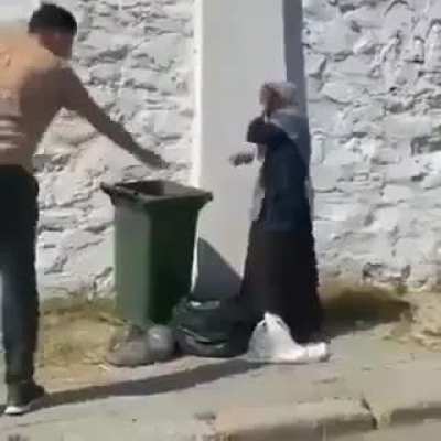 Sabret Bacım! Çanlar susacak Ayasofya açılıcak. O zaman hepinizin karnı doyacak!