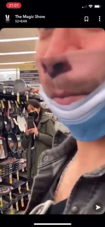 Karen has a meltdown bc someone wears a mask which looks as if its below the wearers nose. The virtue signalling really shining bright, also the fact she lifts hers below her nose and even exposing her mouth really highlights the sheer idiocy and hypocris
