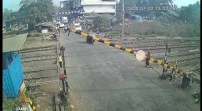 A Devastating crash at a railway crossing in India