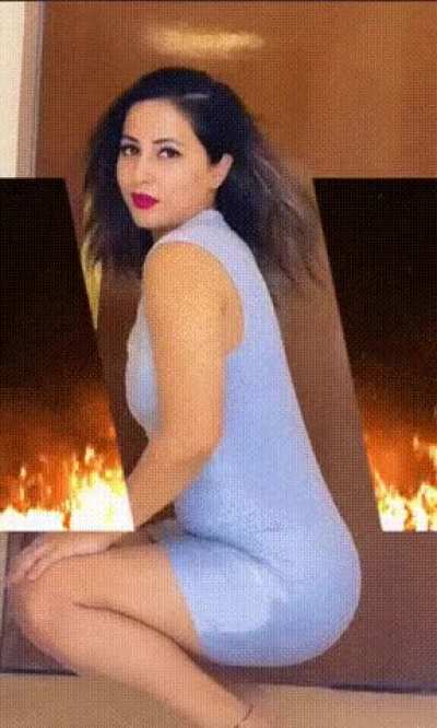 Hina Khan twerking