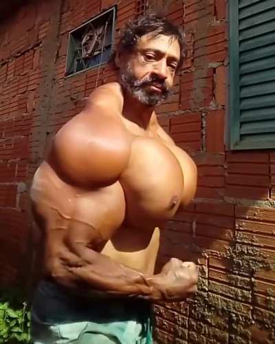 his chest looks like simpson's eyes