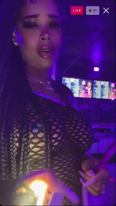 Some quick shit but she’s going live again in a bit 😭