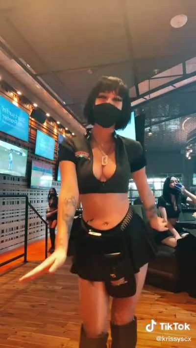 Goth Hooters!!