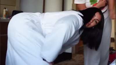 Queen Naija slight twerk