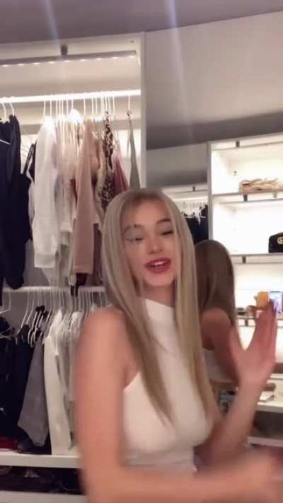 Blonde 2
