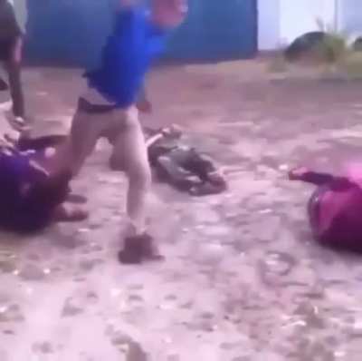 Slow mo 4 v 1 village brawl to soothe the soul