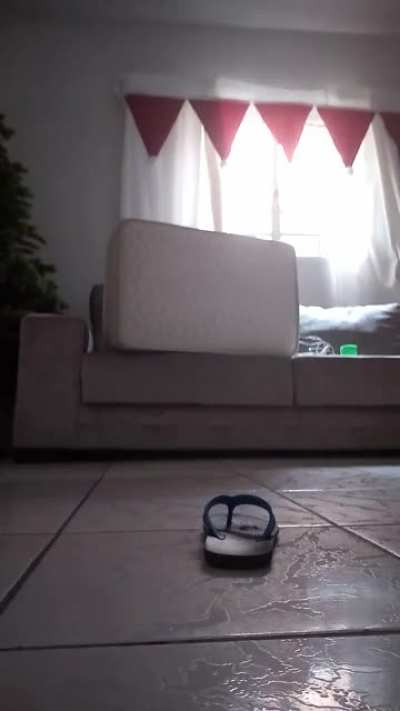 Tutorial brasileiro de como secar um chinelo